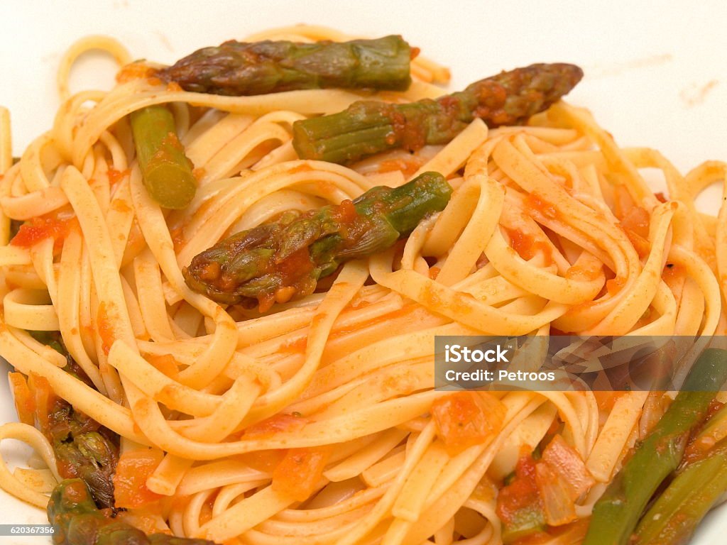 Pasta with asparagus and tomato sauce - Royalty-free Alimentação Saudável Foto de stock