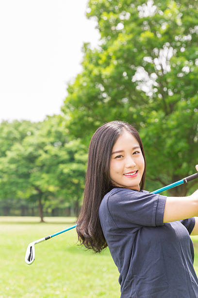 istock Japanese woman playing golf 620367792