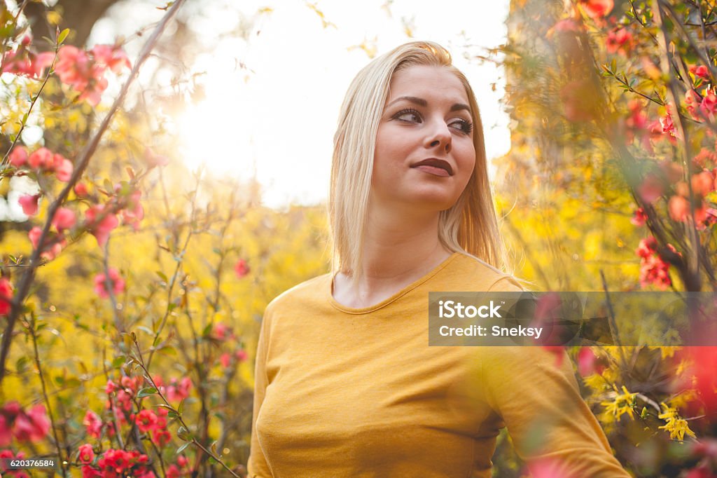 Beautiful woman Enjoying spring - Royalty-free Adulto Foto de stock