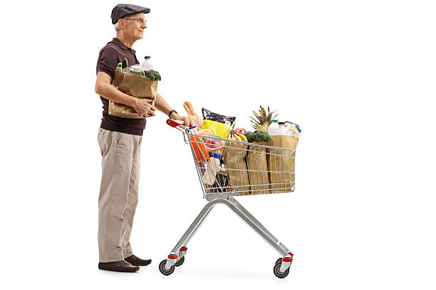 senior z papierową torbą i koszykiem czekającym w kolejce - healthy eating profile tropical fruit fruit zdjęcia i obrazy z banku zdjęć