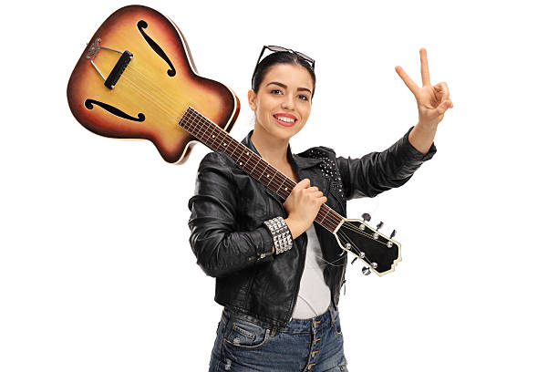 счастливая женщина с гитарой делает знак мира - 20s acoustic guitar adult attractive female стоковые фото и изображения