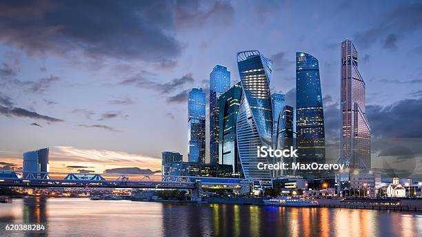 Moscow International Business Center Al Tramonto - Fotografie stock e altre immagini di Città - Città, Mosca - Russia, Futuristico