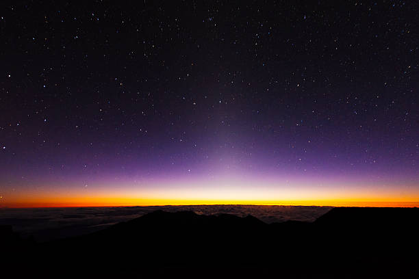 プレドーンスターリースカイハレアカラ国立公園マウイハワイアメリカ - haleakala national park ストックフォトと画像