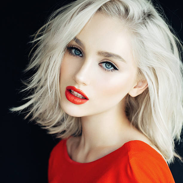 piękna kobieta z stylowe fryzura - hairstyle blond hair fashion model female zdjęcia i obrazy z banku zdjęć