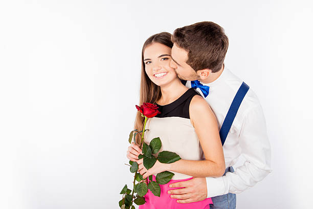 счастливая милая пара в любви на дату поцелуи - child outdoors bow horizontal стоковые фото и изображения