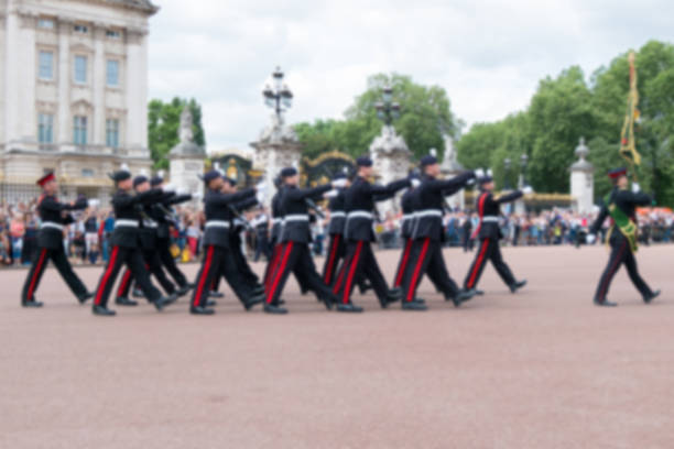 バッキンガム宮殿での警備の変更 - changing the guard ストックフォトと画像