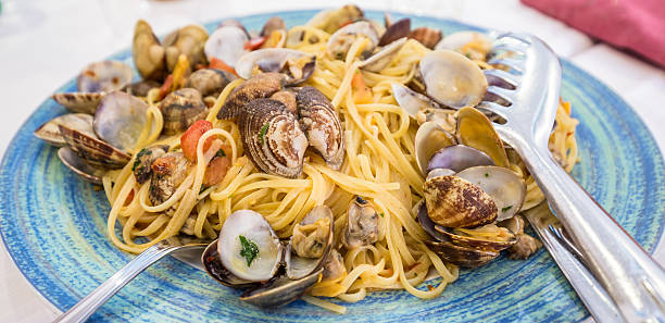istock Real Spaghetti alle vongole in Naples, Italy 620735546