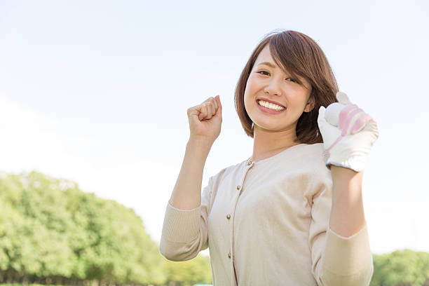 istock Japanese woman playing golf 620963356