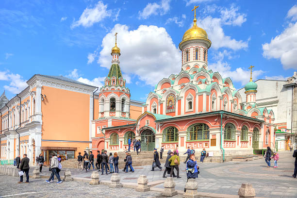 moscovo. praça vermelha. catedral de kazan - russia red paving stone moscow russia - fotografias e filmes do acervo