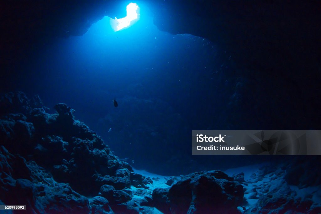 Plongée souterraine - Photo de Profond libre de droits