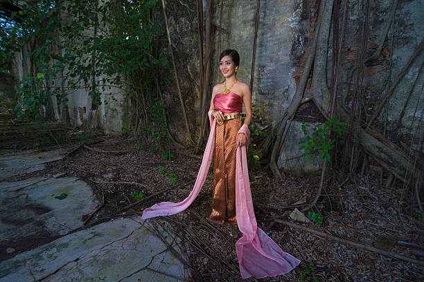 istock Naga Queen Fashion 620995130
