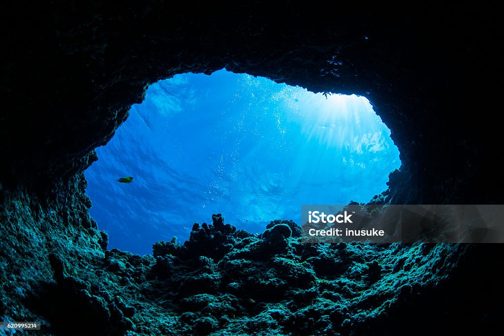 Plongée souterraine - Photo de Grotte libre de droits