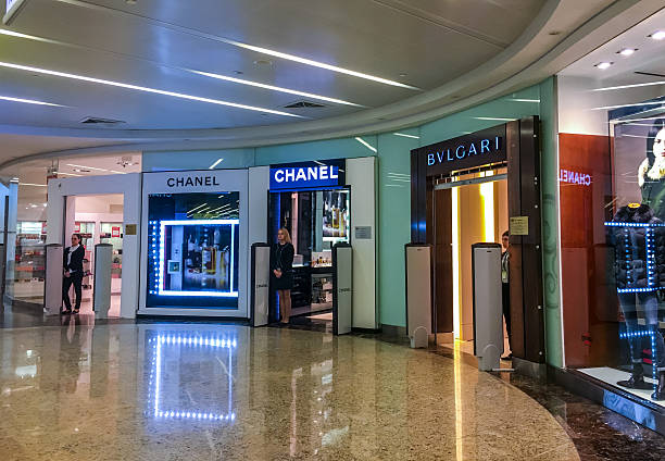 bulgari and chanel store at moscow sheremetyevo airport - bulgari imagens e fotografias de stock