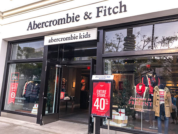 Xmas sales at Abercrombie & Fitch Kids, Santa Monica Santa Monica, USA  - December 22, 2015: Xmas sales at Abercrombie & Fitch, Santa Monica, Third street Promenade, no people abercrombie fitch stock pictures, royalty-free photos & images