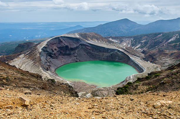 okama crater lake in japan, zao - prefeitura de yamagata imagens e fotografias de stock