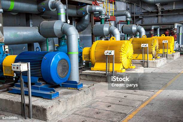 Grandi Pompe Per Lacqua - Fotografie stock e altre immagini di Cavo dell'alta tensione - Cavo dell'alta tensione, Pompa dell'acqua, Elettricità