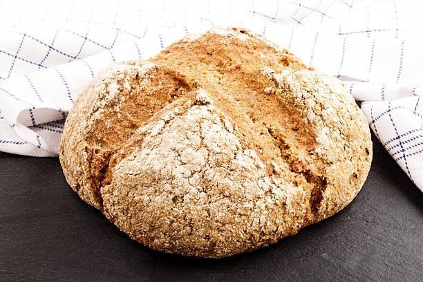 pão de refrigerante irlandês quente, recém-assado - foto de acervo