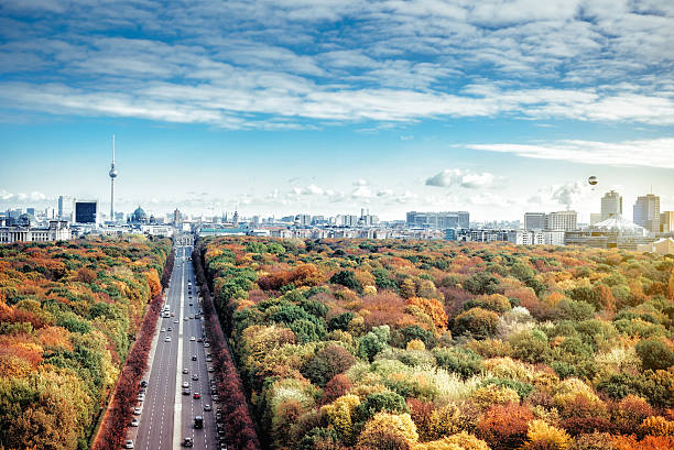 bunte berliner skyline mit tv-turm, tiergarten und potsdamer platz - berlin germany urban road panoramic germany stock-fotos und bilder