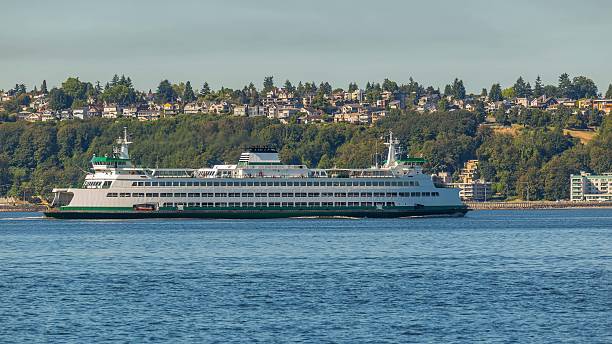 barco en el mar. ferries seattle - seattle ferry puget sound sound fotografías e imágenes de stock