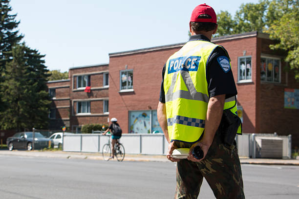 policjant geodezyjny rowerzysty - police quebec traffic montreal zdjęcia i obrazy z banku zdjęć