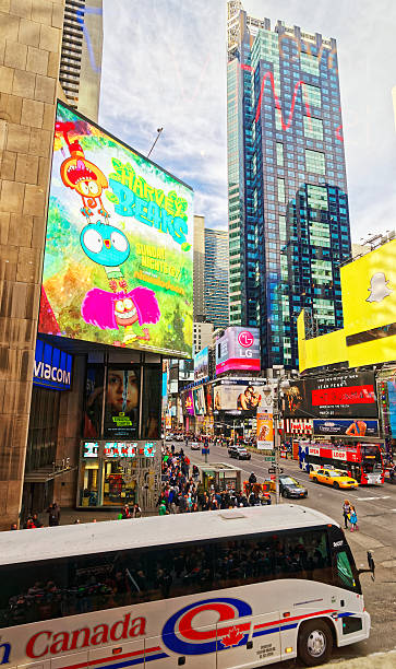 crossroad in times square in new york - times square billboard 個照片及圖片檔