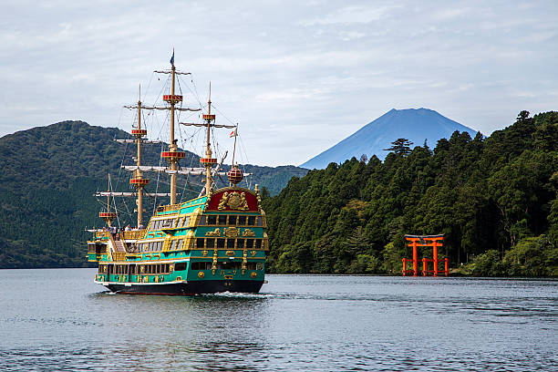 hakone, lac ashi - sailing ship passenger ship shipping cruise photos et images de collection