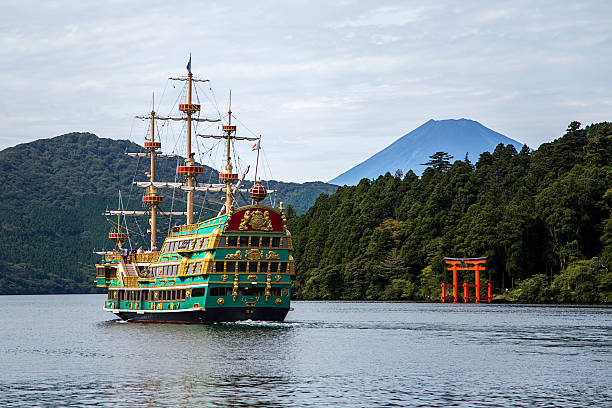 hakone, lago ashi - sailing ship passenger ship shipping cruise - fotografias e filmes do acervo