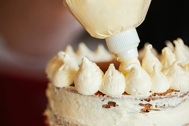 istock The Naked Cake 621240612