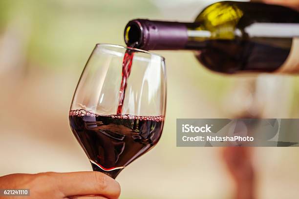 レッドワイン - 赤ワインのストックフォトや画像を多数ご用意 - 赤ワイン, ワイン, 仕事後