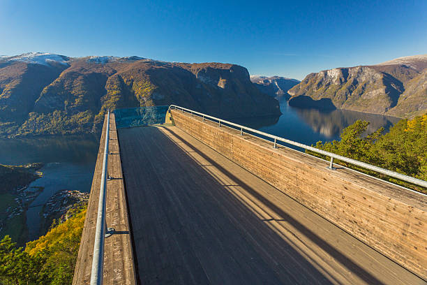 balcon d��’aurland - aurlandfjord photos et images de collection