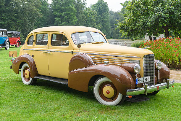 cadillac lasalle v8 sedán 1938 clásico coche de lujo americano - cadillac la salle fotografías e imágenes de stock