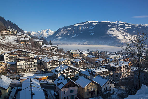 zell am see stadt über den zeller see und die alpen - tirol village european alps austria stock-fotos und bilder