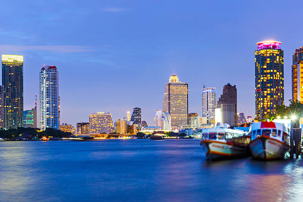 istock Bangkok skyline at night 621382846