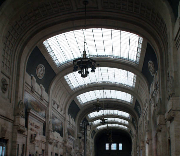 istock Milano Centrale Railway Station Building Interior In Italy 621394274