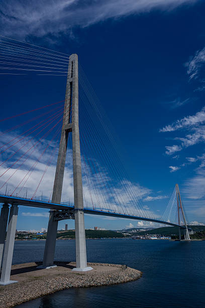 istock Bridge between island and mainland. Vladivostok 621480094