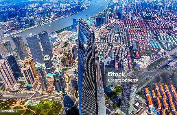 World Financial Center Skyscraper Huangpu River Shanghai Cina - Fotografie stock e altre immagini di Acciaio