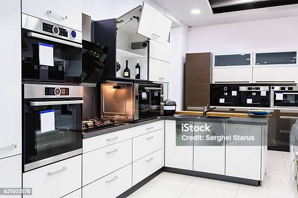 Moderna Hitek Cucina Pulito Interior Design - Fotografie stock e altre immagini di Acciaio - Acciaio, Acciaio inossidabile, Alla moda