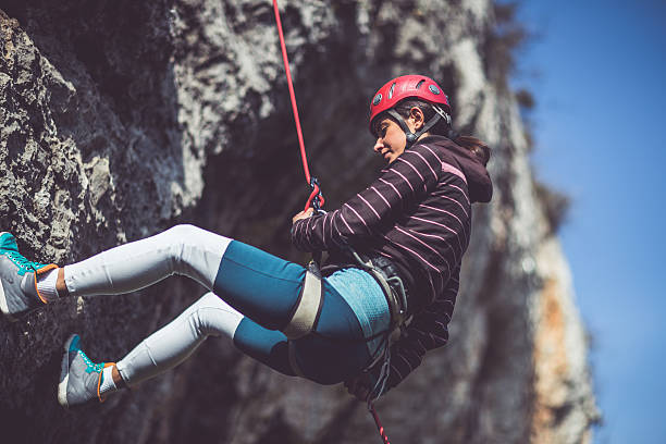 amoureux extrême des sports extrêmes - rappelling photos et images de collection