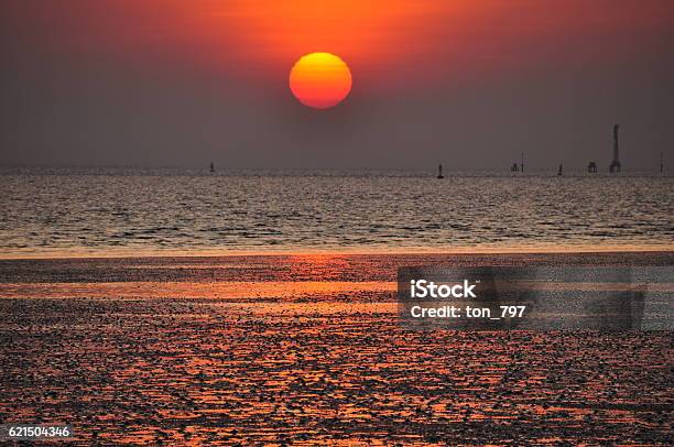 Photo libre de droit de Crépuscule Dans La Mer banque d'images et plus d'images libres de droit de Aube - Aube, Bleu, Coucher de soleil