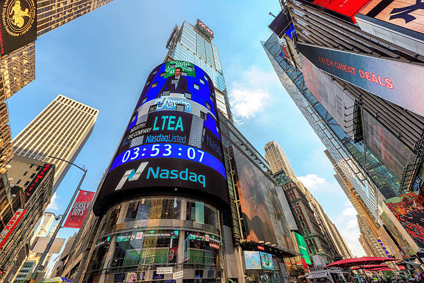 the nasdaq building on times square in new york, usa - electronic billboard billboard sign arranging imagens e fotografias de stock