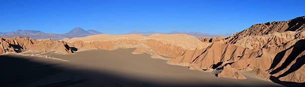 ヴァッレ・デ・ラ・ルナ、月の谷、アタカマ砂漠 - panoramic nature atacama region south america ストックフォトと画像