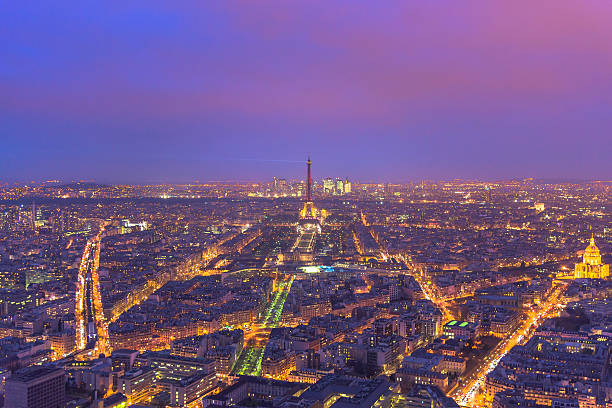 tour eiffel, paris, france - 25 mars 2016 - romance paris photos et images de collection