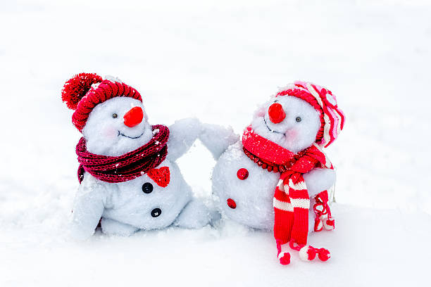 istock Couple of snowmen 621581278