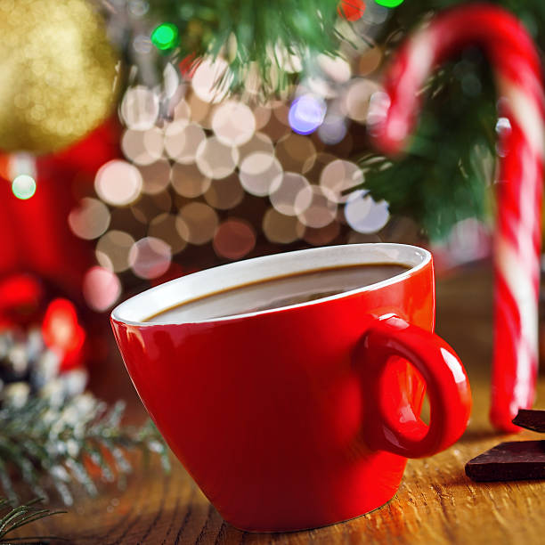 istock Christmas hot chocolate drink 621581972