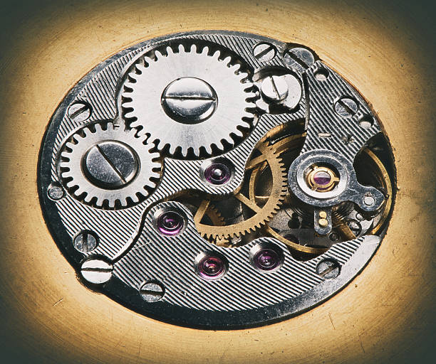 toma macro del mecanismo de reloj - watchmaking fotografías e imágenes de stock