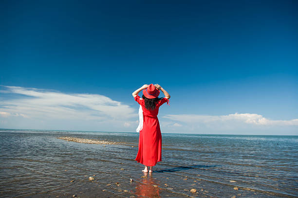 istock view of girl's back 621599322