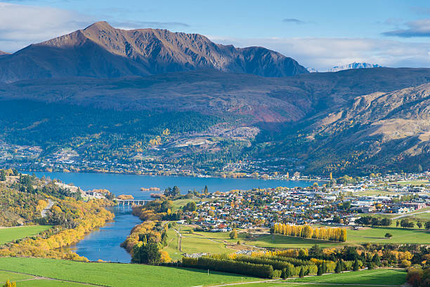 vue panoramique remarquable à queen town en nouvelle-zélande - christchurch photos et images de collection