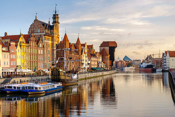 paisaje urbano de gdansk en polonia - voivodato de pomerania fotografías e imágenes de stock