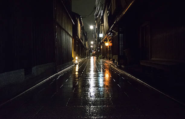 istock Kyoto street During a rainy night 621606410