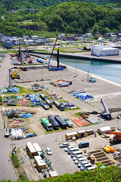 nuevo puerto en la ciudad de utoro en shiretoko, japón - sea of okhotsk fotografías e imágenes de stock